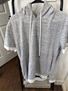 JACKSON Heather Gray Short-Sleeve Hooded Pullover with White Trim